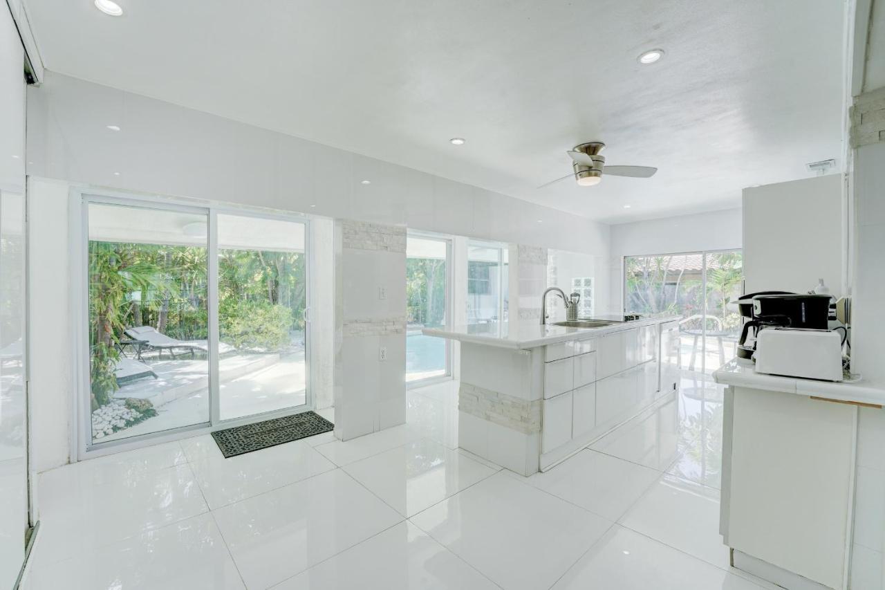 Вилла Luxury Tropical Oasis! Huge Saltwater Pool! 1 Mile To Beach! Форт-Лодердейл Экстерьер фото